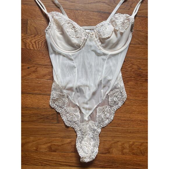 Natori Private Luxuries Cream Lace Bodysuit Size Medium - Picture 2 of 5